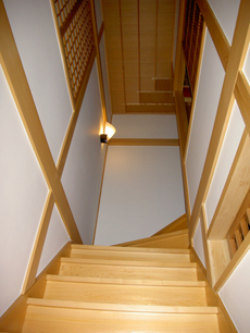 幅広の木曽檜を使用した階段